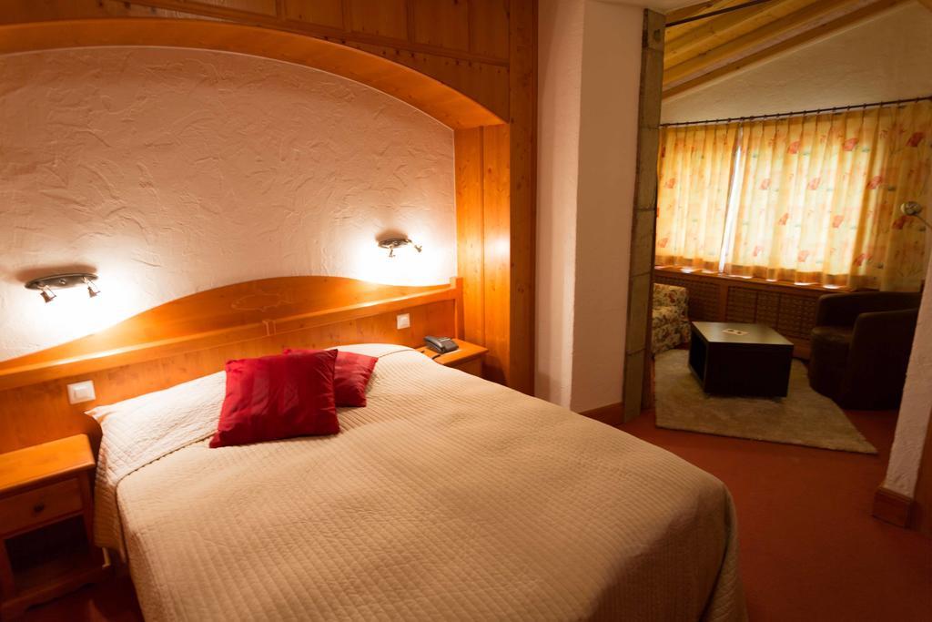 Hotel De La Truite & Spa Le Petit Nautilus Le Pont Стая снимка